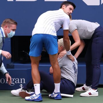 US Open: coup de tonnerre, Djokovic disqualifié pour un geste d’humeur sur une juge de ligne