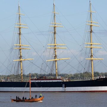 Segelschiff “Peking” erreicht Hamburg