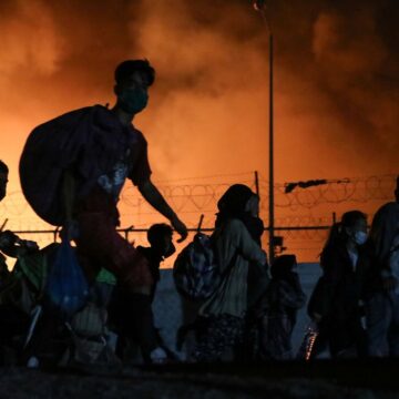 Insel Lesbos: Flüchtlingslager Moria steht fast vollständig in Flammen