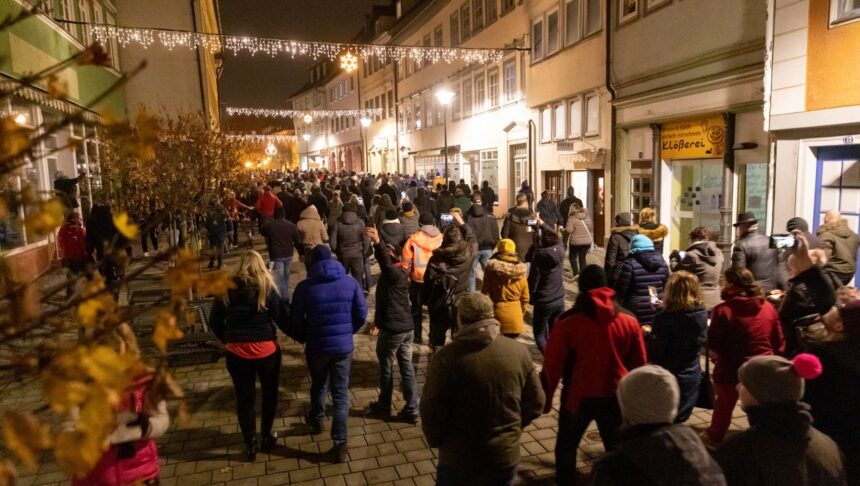 Aufzug gegen Corona-Maßnahmen: Polizei in Hildburghausen setzt Pfefferspray ein