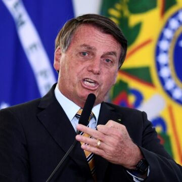 Bolsonaro: com certificação da Anvisa, vacina será gratuita e não obrigatória