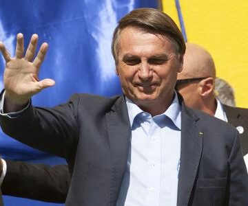 Bolsonaro anuncia salário mínimo de R$ 1.100 em 2021, com aumento real