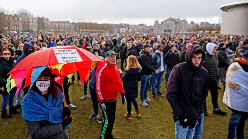 Noodbevel van kracht wegens anti-Rutte-demonstratie op Museumplein