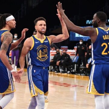 Warriors-Lakers takeaways: Stephen Curry comes up clutch for Golden State in comeback win against Los Angeles