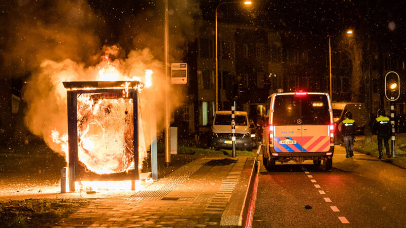 Rellen in zeker tien gemeenten, ziekenhuis in Enschede bekogeld