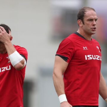 Alun Wyn Jones ‘punched by team-mate’ as Wales captain suffers black eye in incident