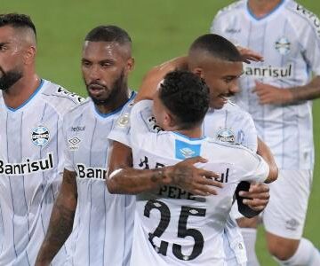 Grêmio vence rebaixado Botafogo por 5 a 2 e acirra briga por Libertadores