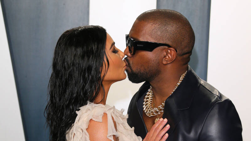 Kim Kardashian vraagt officieel echtscheiding van Kanye West aan