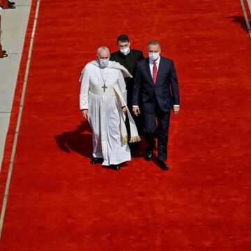 Le pape François est arrivé en Irak pour une visite historique et hautement politique