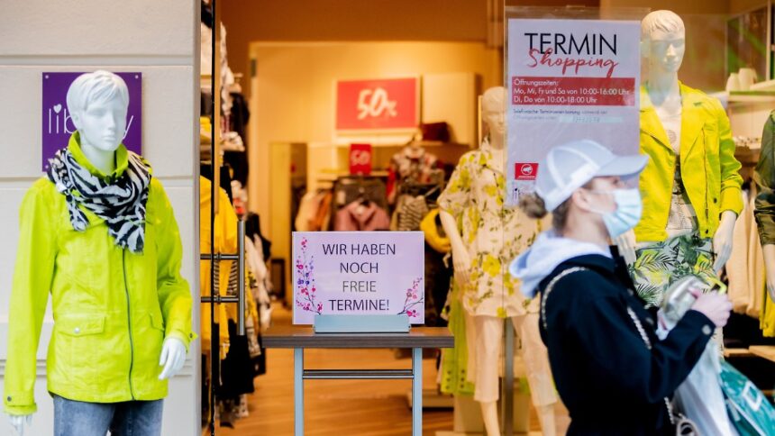 Neue Regelung ab Mittwoch:Shoppen in Berlin nur noch mit Corona-Test Neue Regelung ab Mittwoch:Shoppen in Berlin nur noch mit Corona-Test