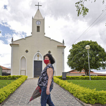 Brazilianen mogen met Pasen naar de kerk • Biden grijpt in bij blunderende vaccinfabriek