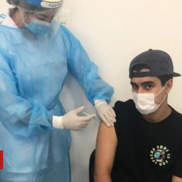Jovens cruzam fronteira com Uruguai por vacina contra covid-19: ‘No Brasil, ia demorar muito’