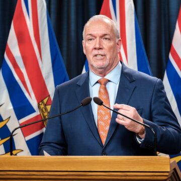 COVID-19: B.C. announces travel restrictions, lowers eligible age for AstraZeneca vaccine in hot-spot areas