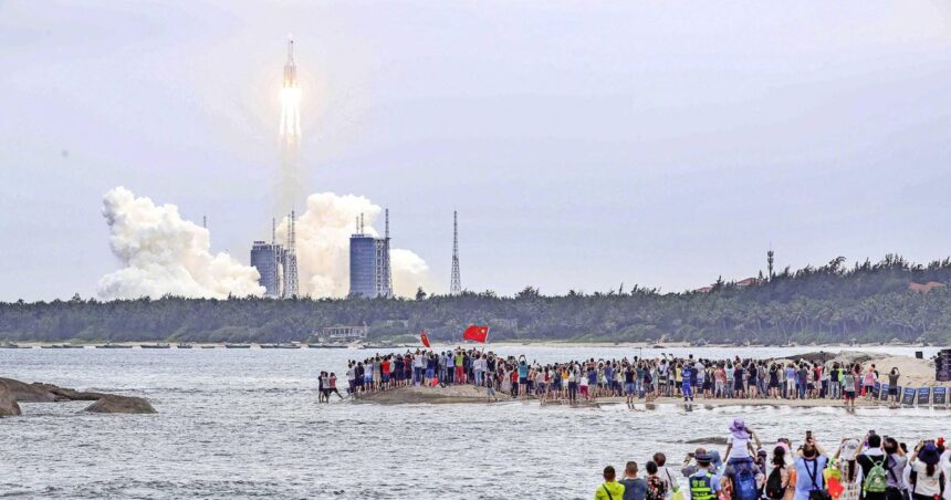 Chinese raket stort neer, maar waar? ‘Gelukkig bestaat 71% van de aarde uit water’
