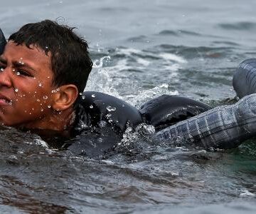 Migrantes tentam chegar até Ceuta pelo mar