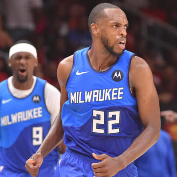Bucks-Hawks score, takeaways: Khris Middleton helps Milwaukee seize 2-1 lead; all eyes on Trae Young’s ankle