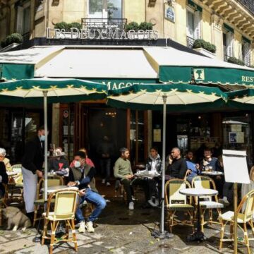 Frankrijk verplicht coronapas vanaf augustus bij bezoek horeca en winkelcentra