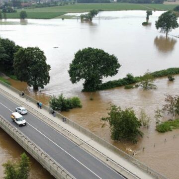 Dammbruch der Rur im Kreis Heinsberg: Ophoven wegen Hochwasser evakuiert