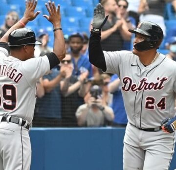 Blue Jays lose to Tigers in extra innings after Semien error