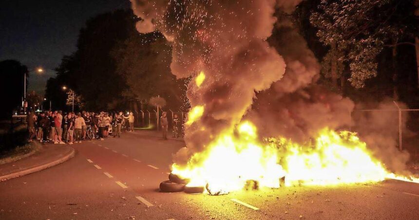 Demonstratie Harskamp tegen komst vluchtelingen uit Afghanistan loopt uit de hand