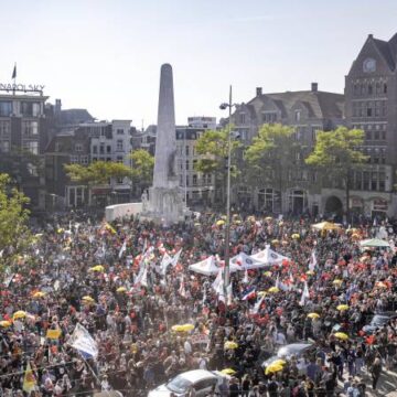 Duizenden mensen in Amsterdam voor demonstratie tegen coronamaatregelen