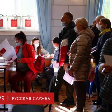 В первый же день выборов в России выстроились длинные очереди. Зачем торопиться?