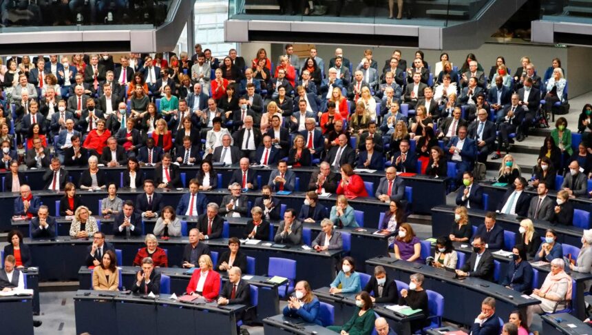 Deutscher Bundestag: Riesen-Bundestag