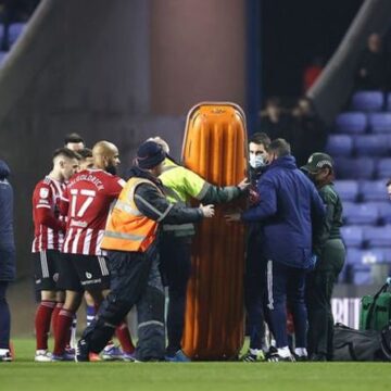 John Fleck rushed to hospital after Sheffield United star collapses in worrying scenes