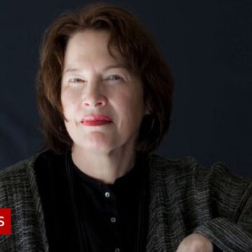 Alice Sebold apologises to man cleared of her rape