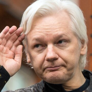 Britische Justiz hebt Auslieferungsverbot für Assange auf