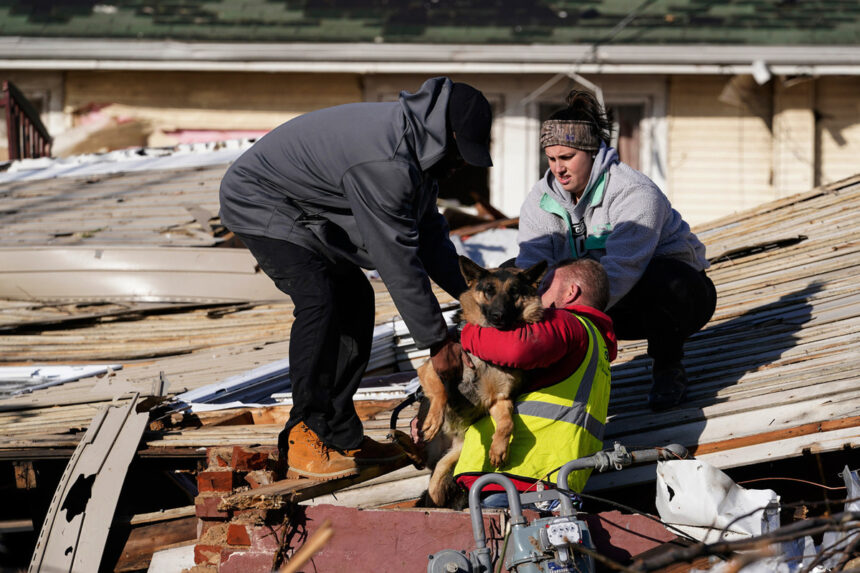 Число жертв смертоносного торнадо в США превысило 100 человек: «Это душераздирающе»