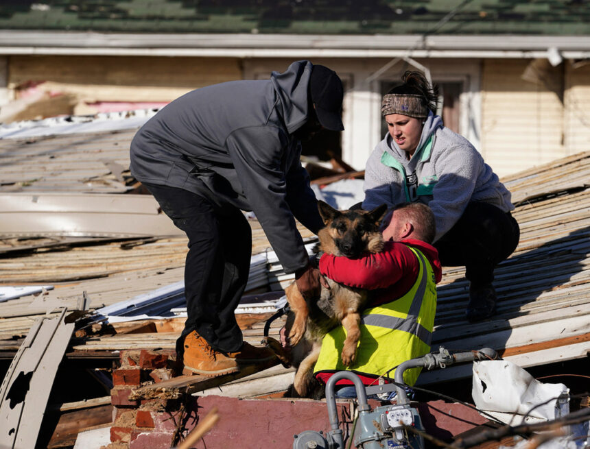 Число жертв смертоносного торнадо в США превысило 100 человек: «Это душераздирающе» Число жертв смертоносного торнадо в США превысило 100 человек: «Это душераздирающе»
