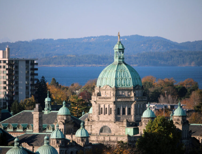 B.C. reports 2,550 new COVID-19 cases over the weekend, 415 in Island Health