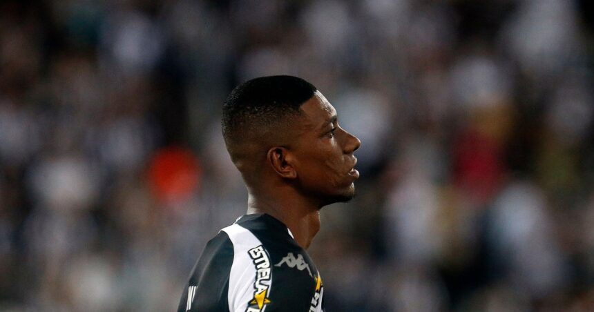 Corinthians se acerta com Kanu e se aproxima da pedida do Botafogo, com jogadores em troca