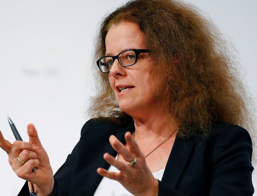 Inflation auf Rekordhoch: EZB-Direktorin spricht von Kurswechsel