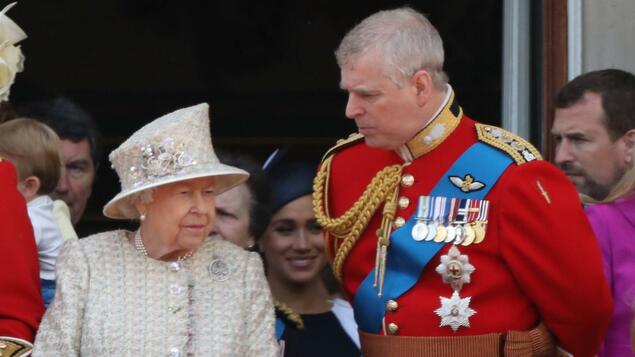 Klage wegen Missbrauchsvorwürfen : Queen entzieht Prinz Andrew alle militärischen Titel