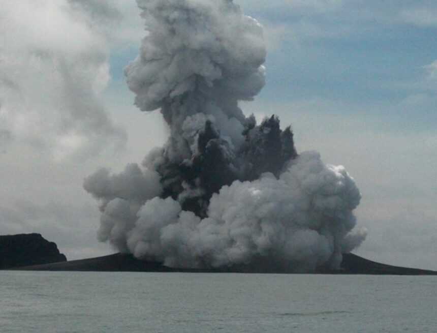 Gevolgen enorme vulkaanuitbarsting Tonga ook in Nederland waarneembaar Gevolgen enorme vulkaanuitbarsting Tonga ook in Nederland waarneembaar