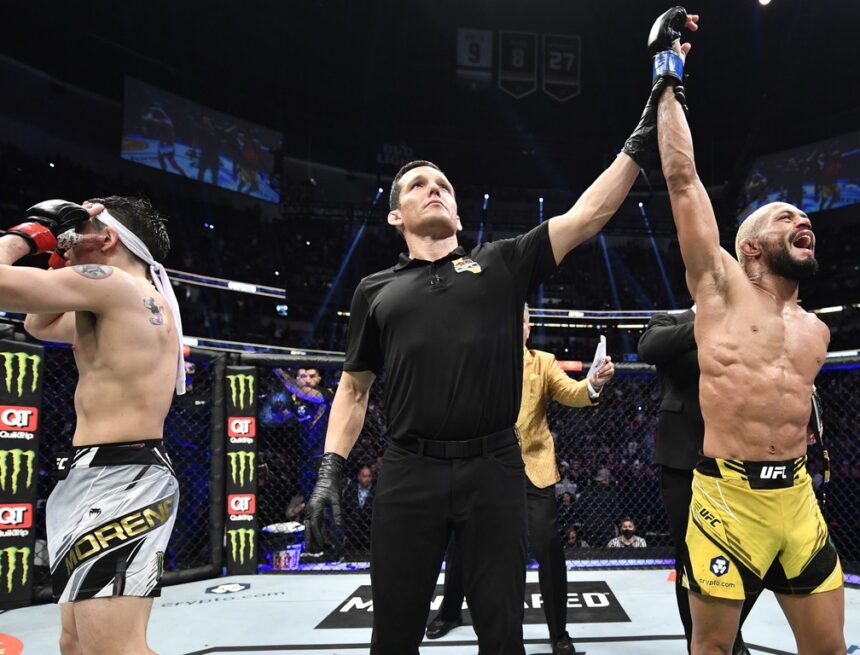 UFC 270: Deiveson Figueiredo vence Brandon Moreno em grande luta e retoma título