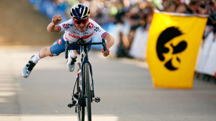 Pidcock voor het eerst wereldkampioen veldrijden, Van der Haar pakt zilver