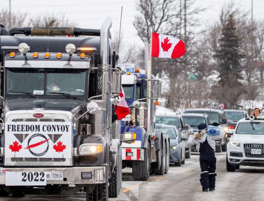 Vidéo : la ville d’Ottawa, paralysée par des dizaines de camionneurs canadiens anti-passe vaccinal Vidéo : la ville d’Ottawa, paralysée par des dizaines de camionneurs canadiens anti-passe vaccinal