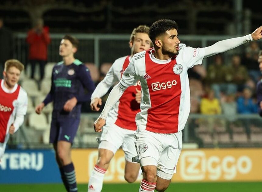 Jong Ajax verslaat Jong PSV in ‘mini-topper’, Volendam morst in Kerkrade Jong Ajax verslaat Jong PSV in ‘mini-topper’, Volendam morst in Kerkrade