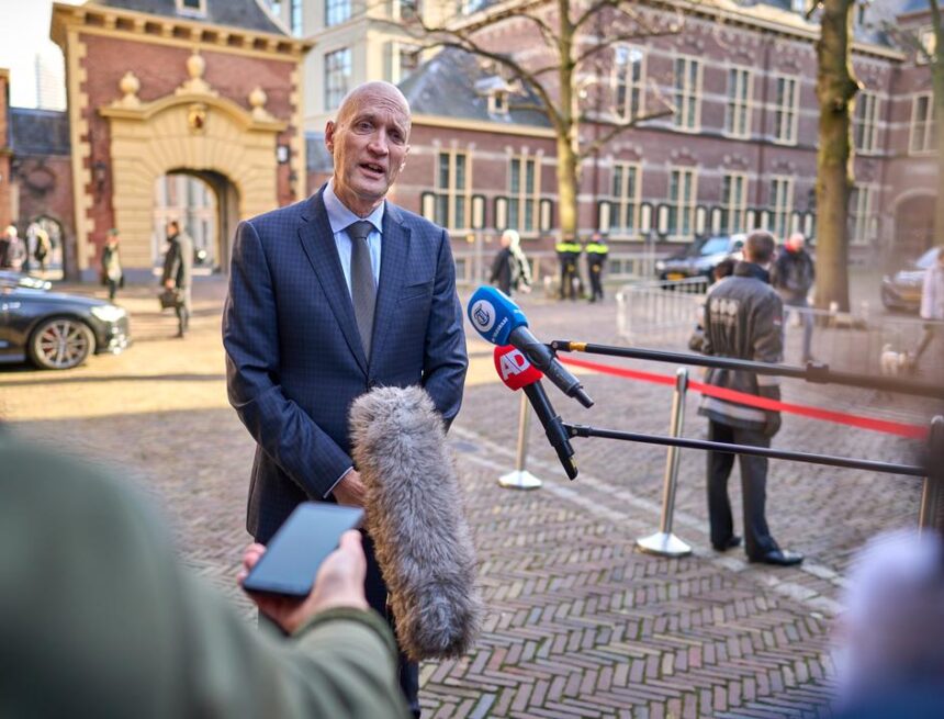 Kabinet maakt boosterprik jongeren mogelijk, maar na goedkeuring EMA