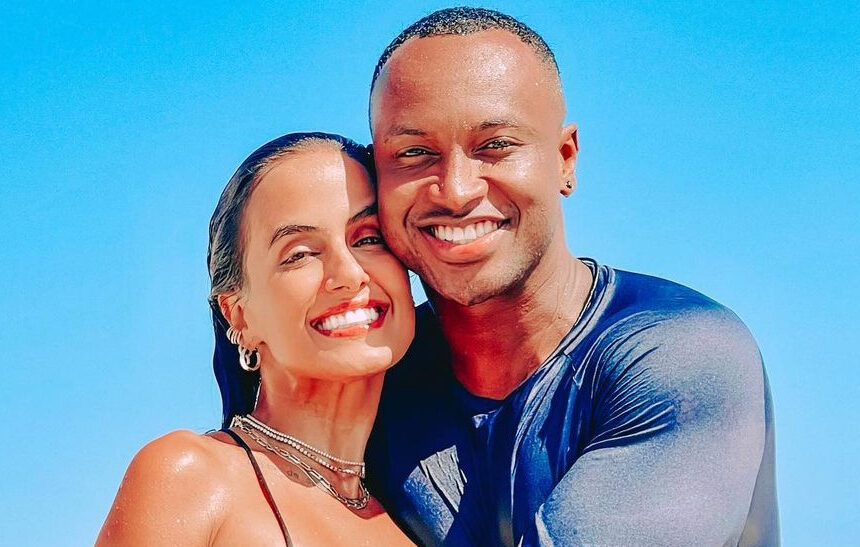 Thiaguinho posta foto em clima de romance com Carol Peixinho: ‘Felizão com sua luz’ Thiaguinho posta foto em clima de romance com Carol Peixinho: ‘Felizão com sua luz’