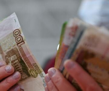 Rússia x Ucrânia: Após sanções, rublo russo tem queda recorde de 30%