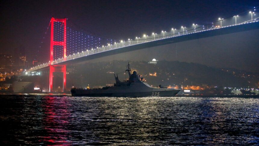 Ukrainekrieg: Türkei schließt Bosporus und Dardanellen für Kriegsschiffe