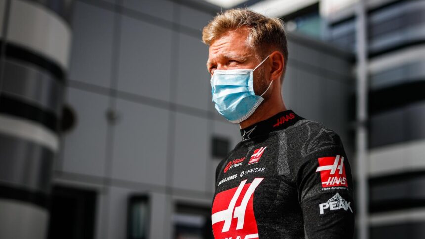 Haas haalt Magnussen terug als vervanger van ontslagen Mazepin