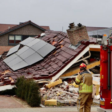 Slachtoffers van ingestort huis in Oldenzaal zijn lichtgewond en veilig bij familie: “Werkelijk een wonder”