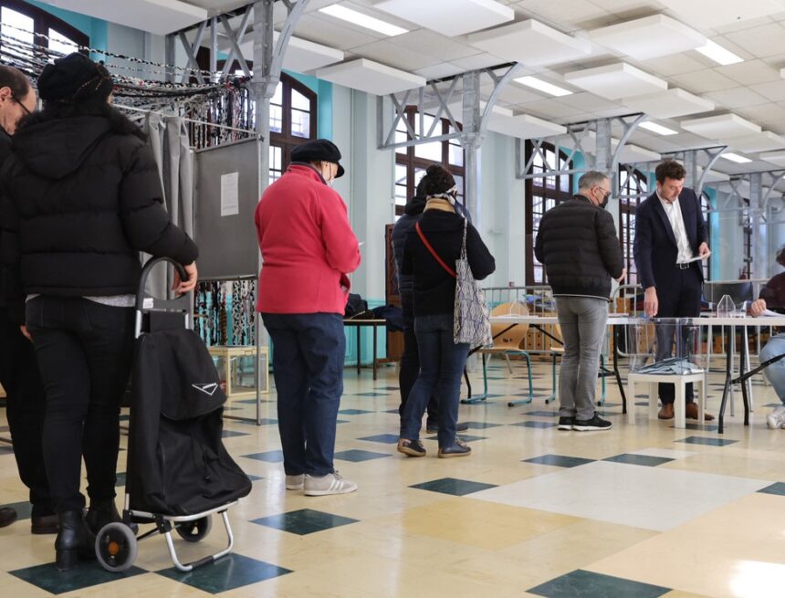 França vai às urnas em eleição presidencial; pesquisas indicam Macron e Le Pen no 2º turno França vai às urnas em eleição presidencial; pesquisas indicam Macron e Le Pen no 2º turno