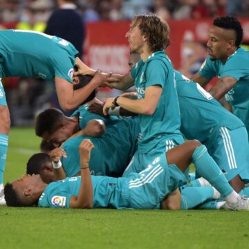 Benzema wederom de held bij Real, Van Persie ziet PSG van Marseille winnen