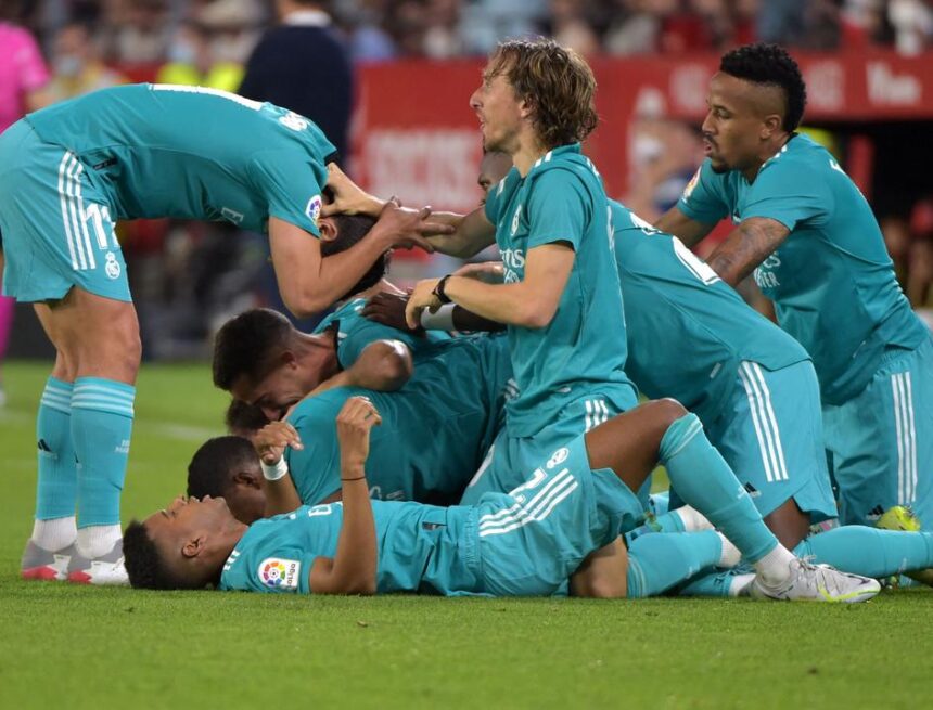 Benzema wederom de held bij Real, Van Persie ziet PSG van Marseille winnen